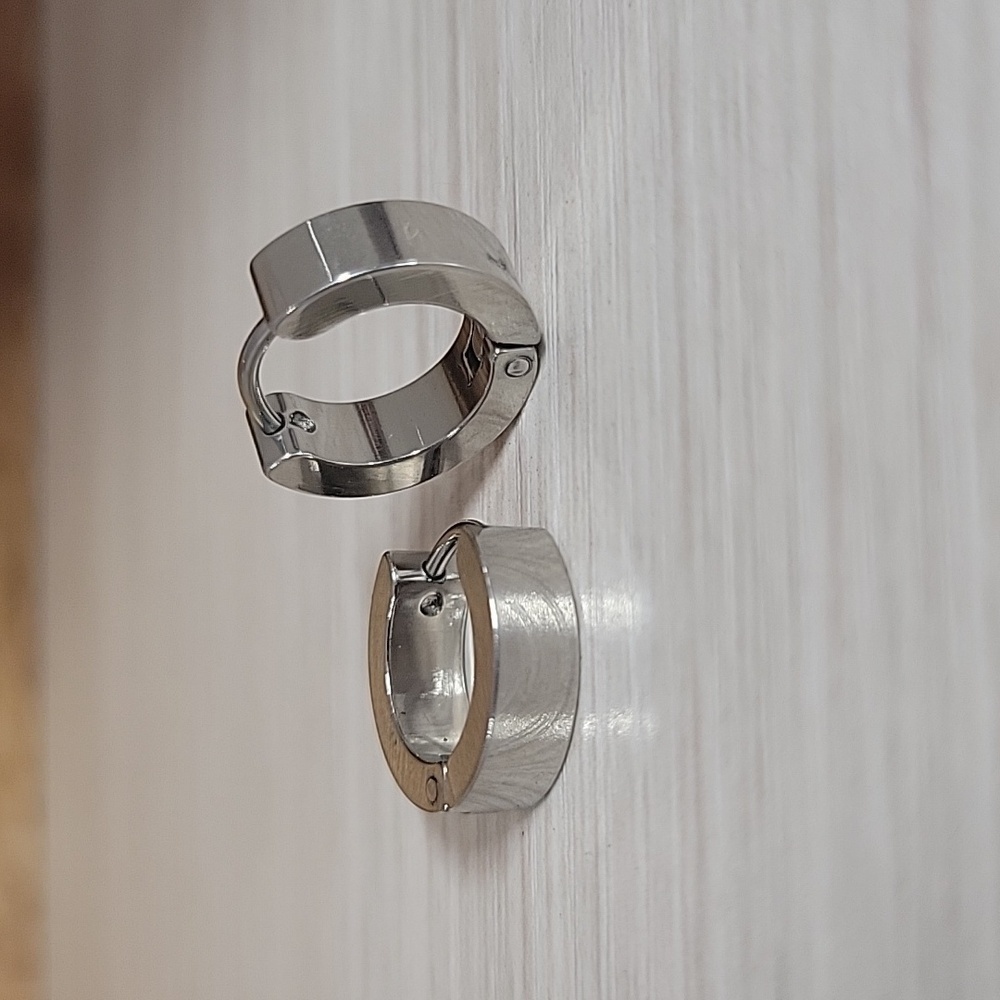 🔥LAST PAIR🔥 SILVER HINGED HUGGIES